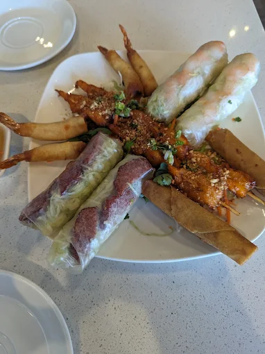 Fresh spring rolls and crispy pork spring rolls at Hong An Calgary